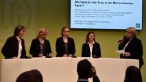 XXX Frauen in der Männerdomäne Agrar (v.l.n.r.): Cornelia Horsch, Prof. Hiltrud Nieberg, Anne Korte, Andrea Dinig und Dr. Angela Werner.